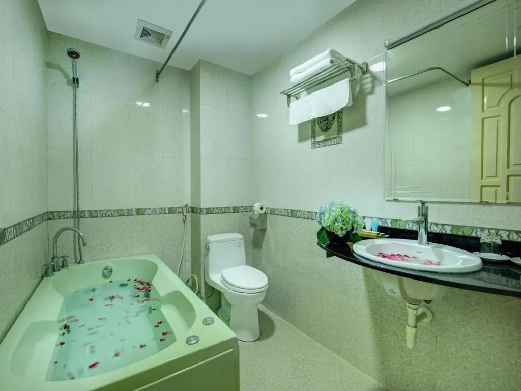 Diamond Legend Hotel - photo 8