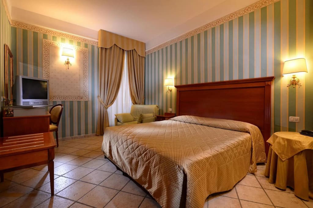 Hotel Golden - photo 11