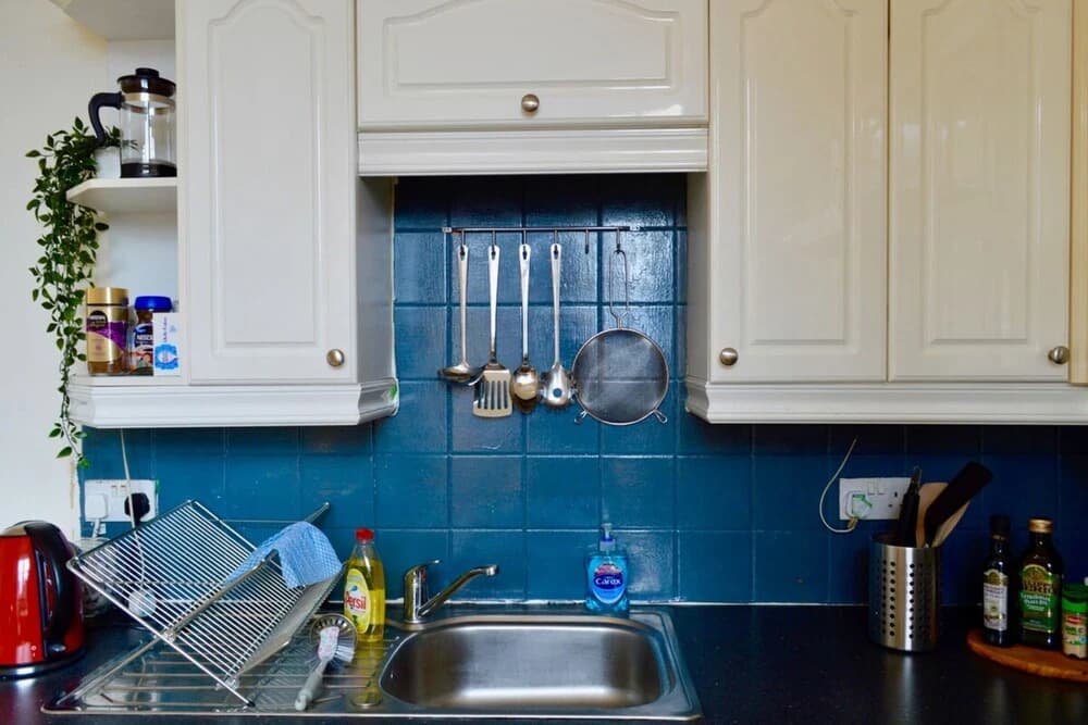 Sophisticated and Bright One Bed in Leith - photo 18