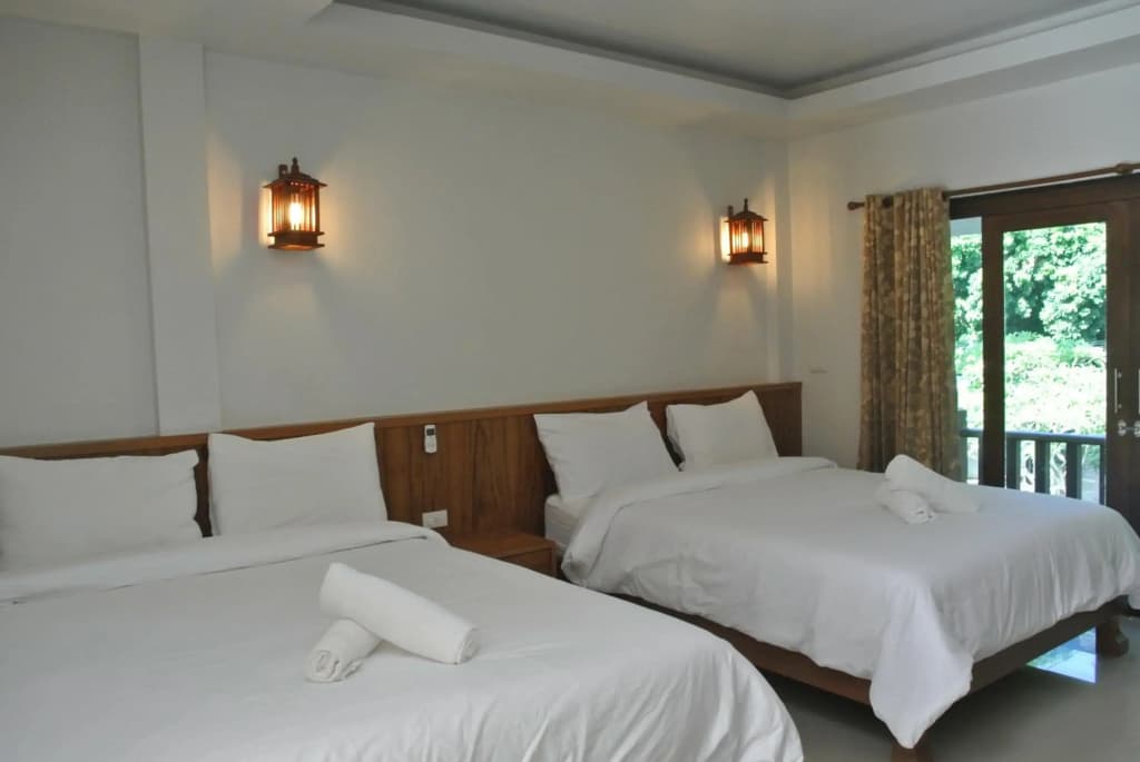 Mac's Bay Resort - photo 4