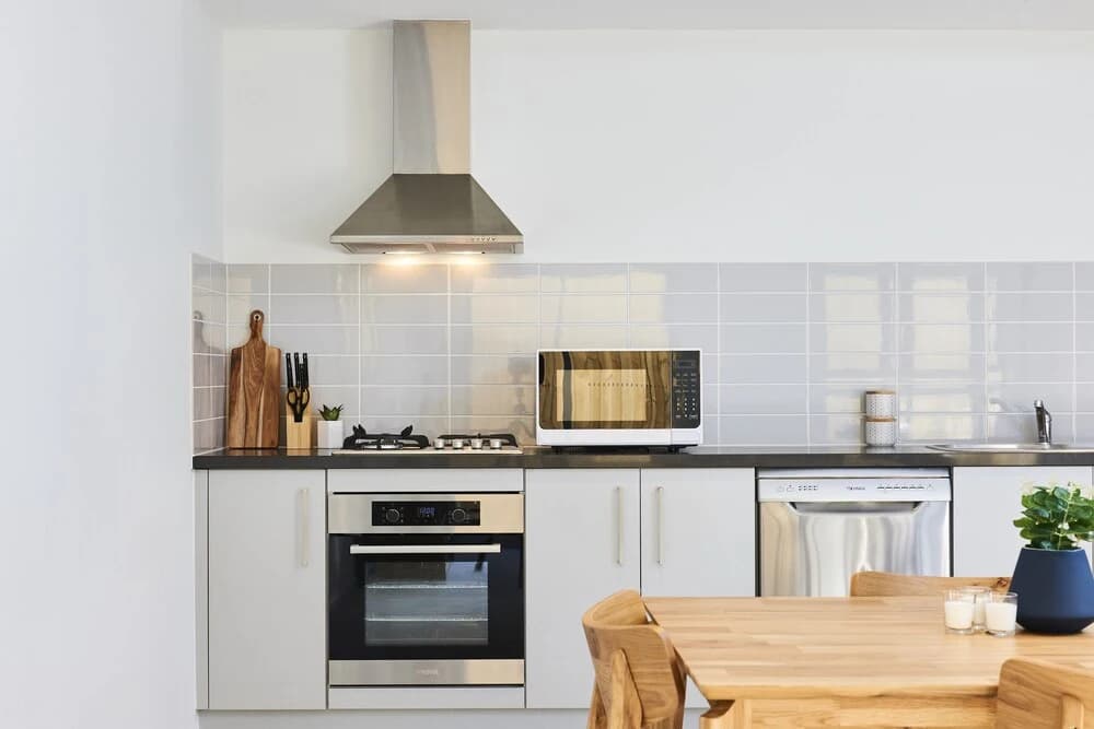 Spacious and Bright 1 Bedroom Apartment - photo 11