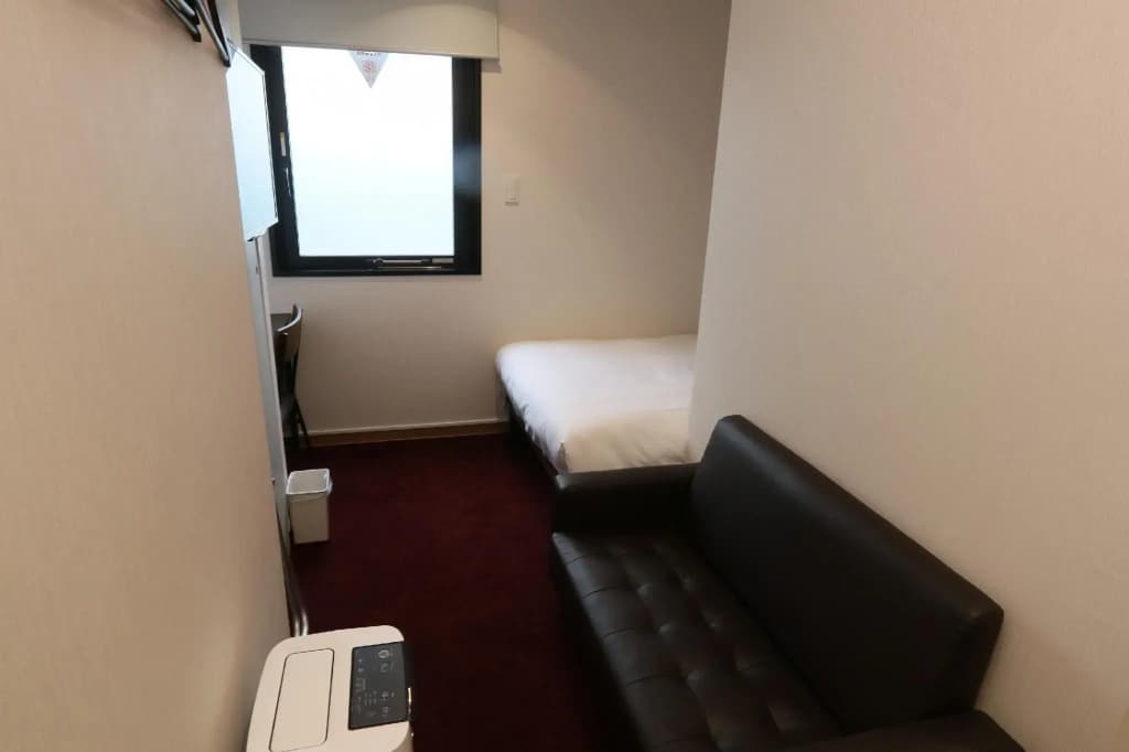 Lightning Hotel - photo 4