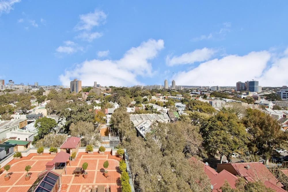 Expansive Views From Sydney 1 Bedroom Apartment - photo 11