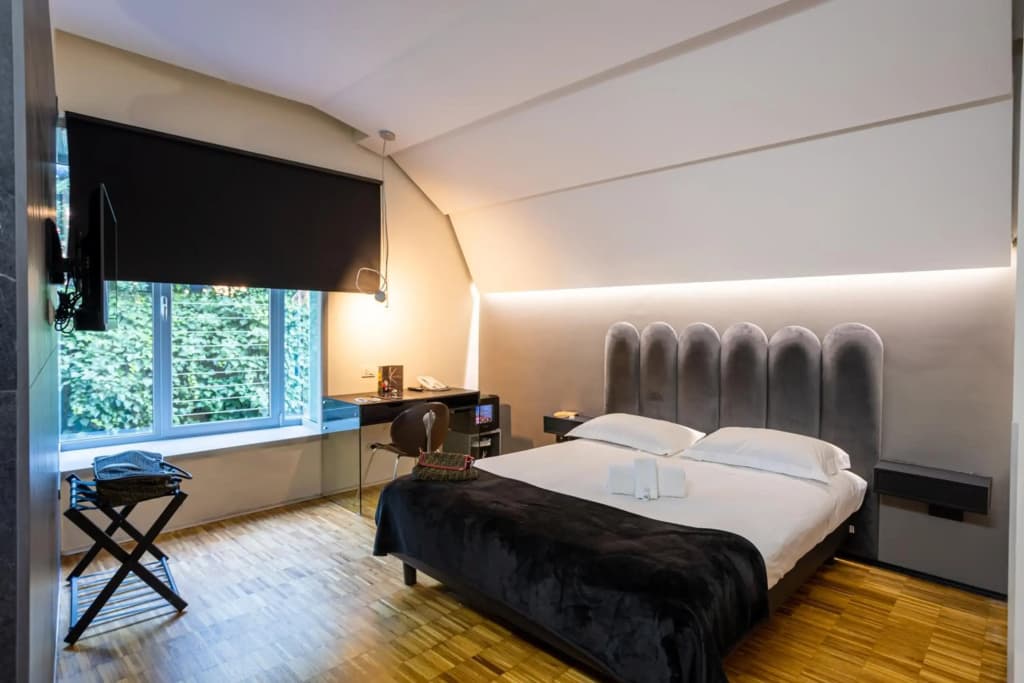 Black Hotel - photo 5