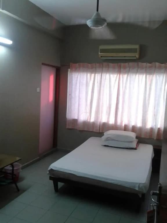 Guesthouse Hotel Malaya - photo 6