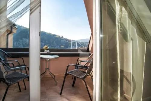 d.Five Riverside Deluxe Apartment - photo 7