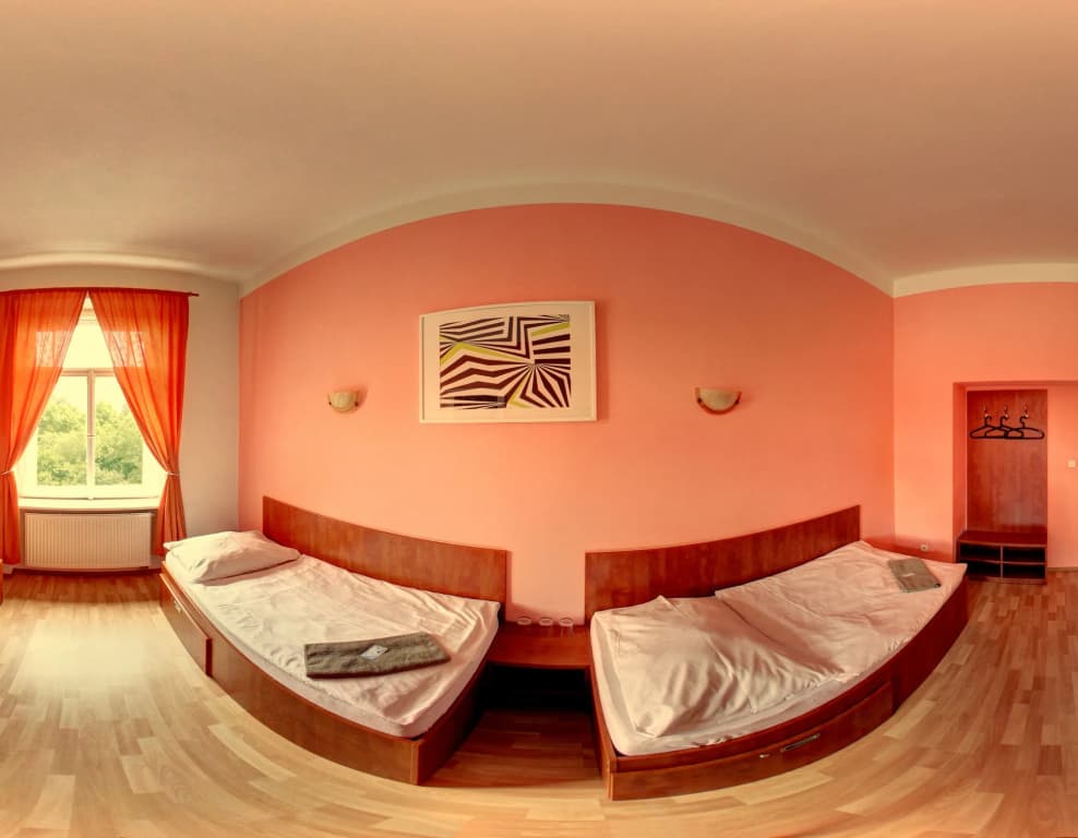 Leon hotel - photo 3
