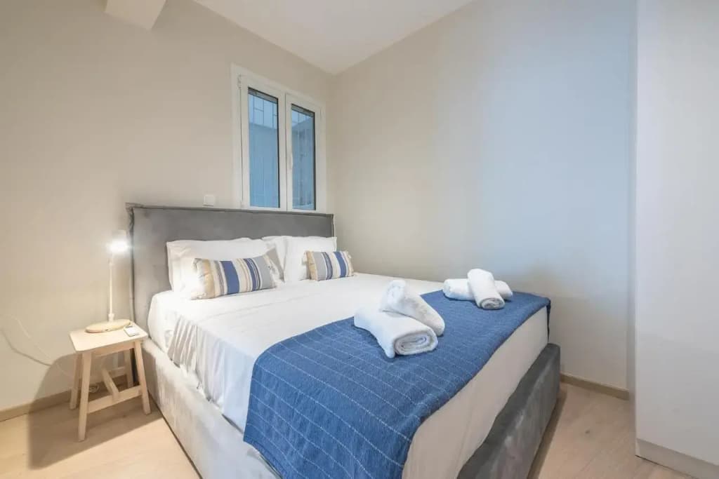 Stylish 2BDR Apt by Acropolis - photo 1