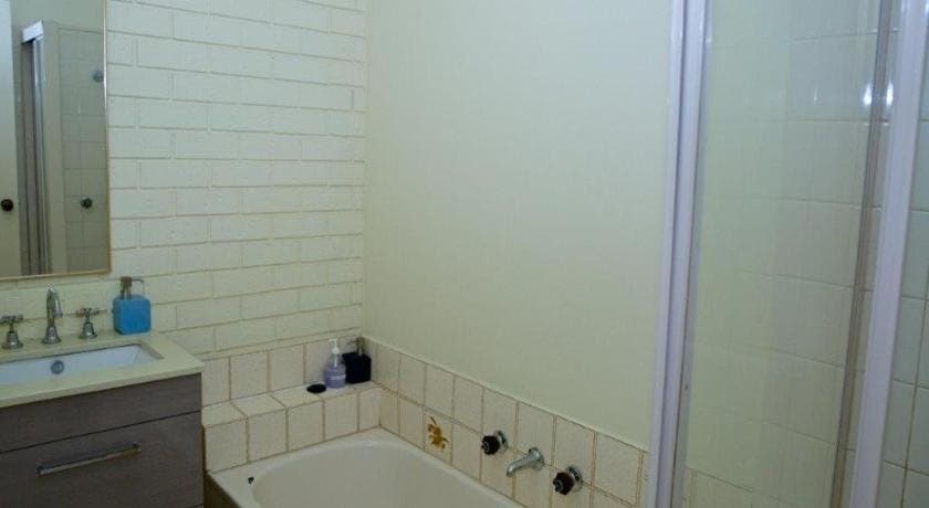 Yarra Glen Racecourse Apartments - photo 7