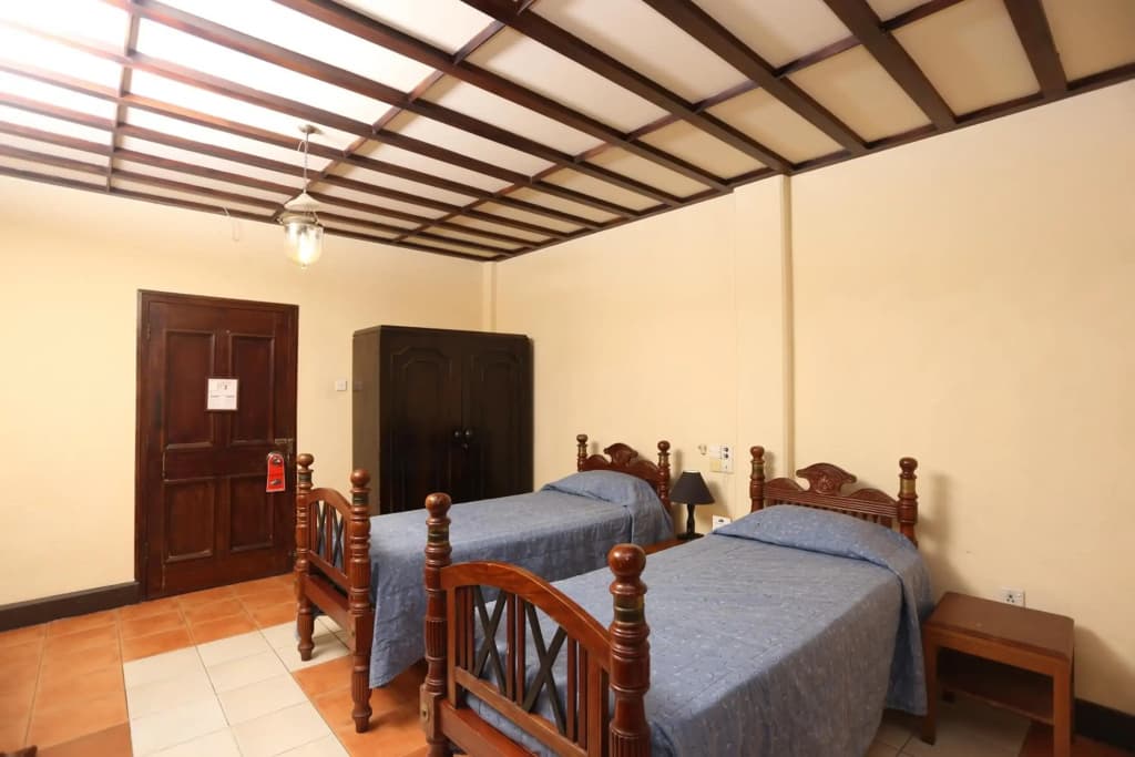 Grand Oriental Hotel - photo 3