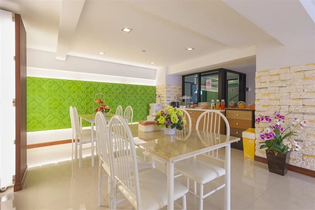 Patong Max Value Hotel - photo 18
