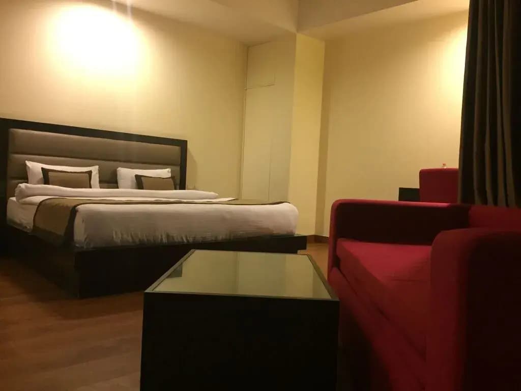Hotel Aura, IGI Airport - photo 1