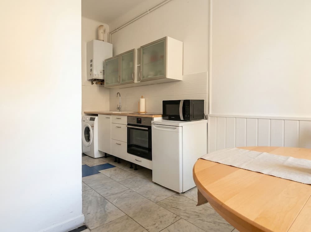 Central & Simple 1BR Apartment with WIFI - photo 3
