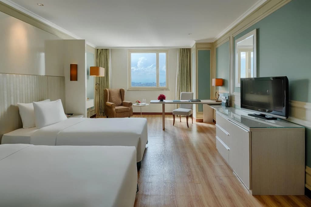 Windsor Plaza Hotel - photo 42