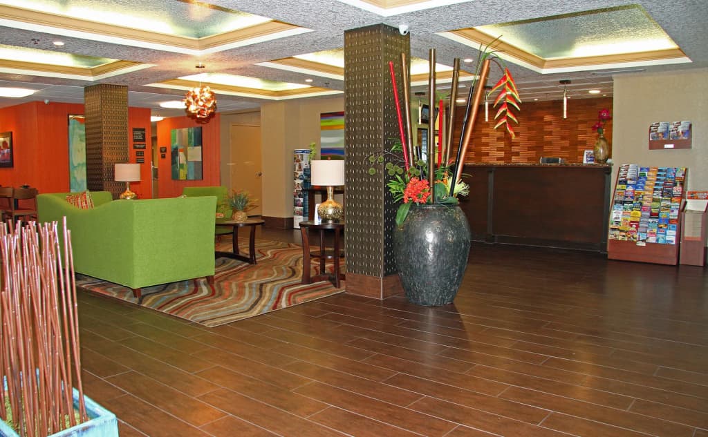 Best Western Plus Universal Inn - photo 16