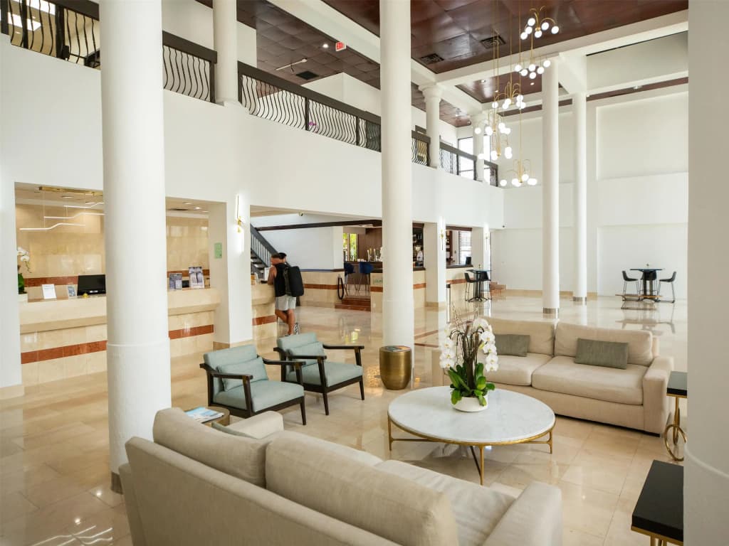 Regency Miami Airport by Sonesta - photo 2