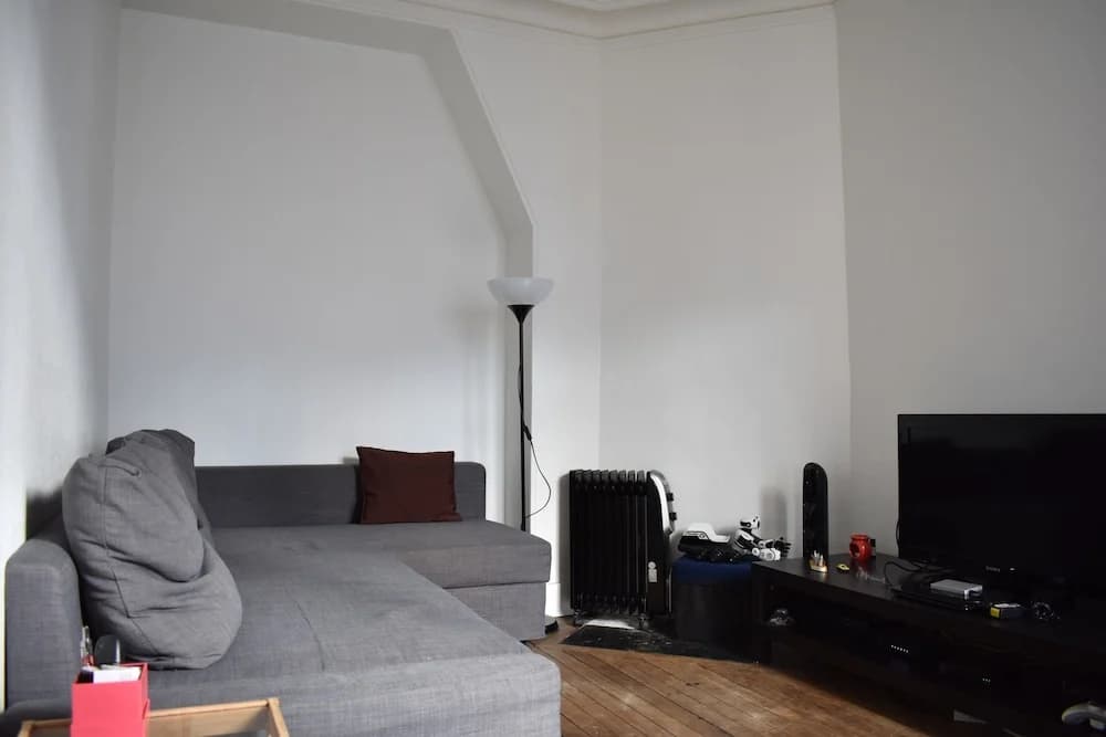 Parisian 1 Bedroom Apartment In The 18th - photo 2