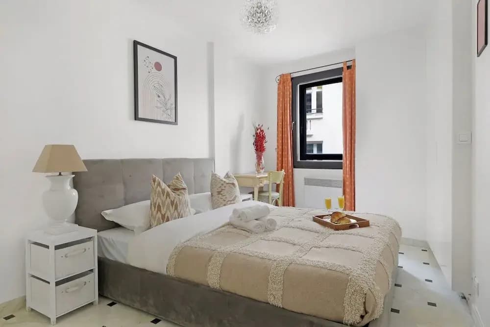 Stylish 2BR for 6 by Champs-Elysees - photo 5