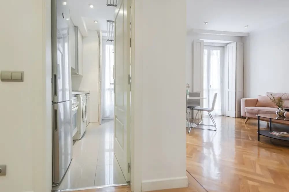 CHIC APARTMENT GRAN VIA I - ElevenHost - photo 2