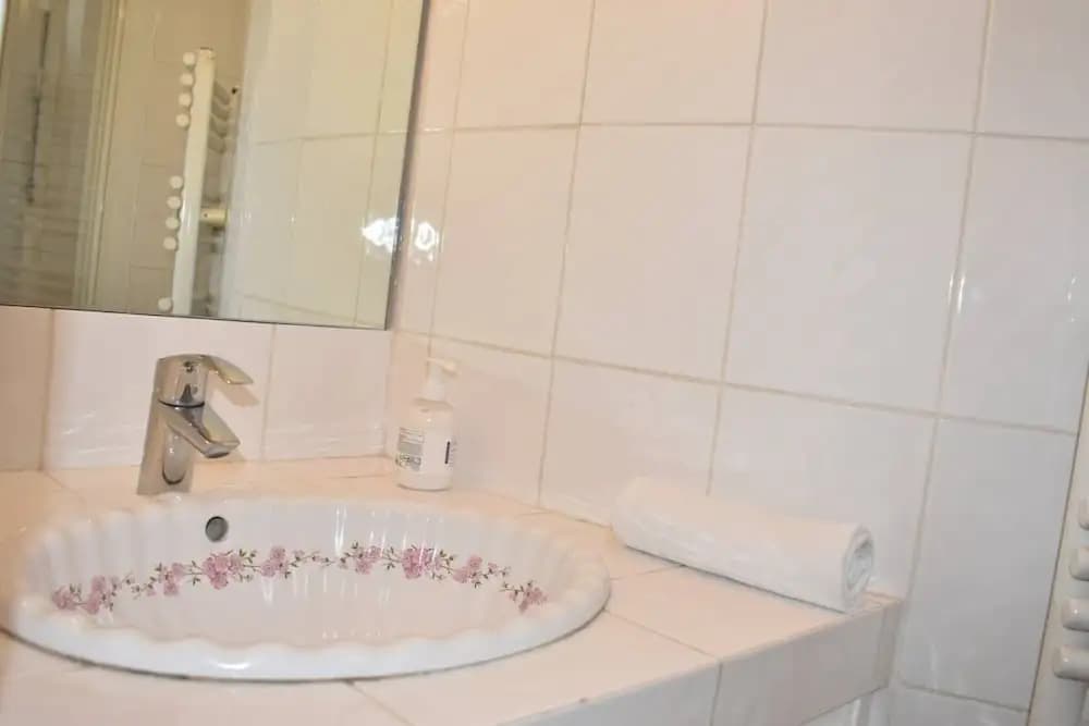 Parisian Apartment In Prime Location - photo 6