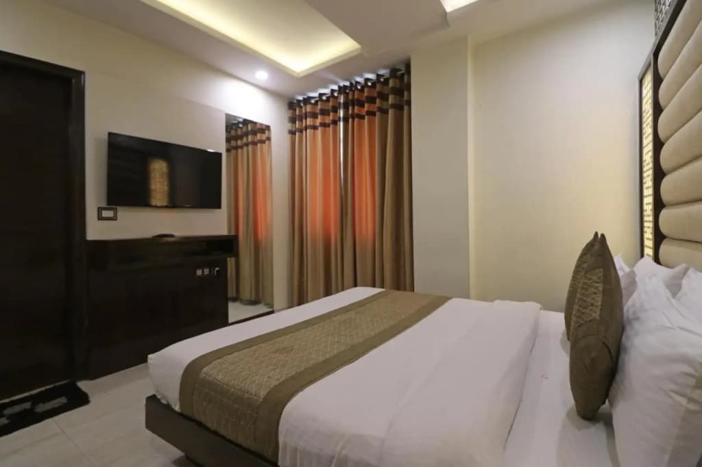 Hotel Mannat International - photo 37