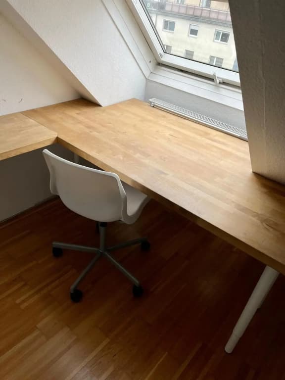 Dachgeschosswohnung mit kostenlosem Parkplatz ! - photo 3
