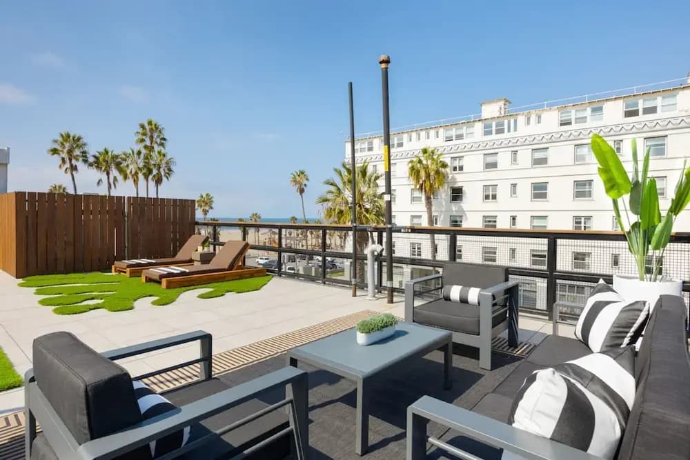 The Santa Monica Sunset - Beachfront Luxury - photo 24