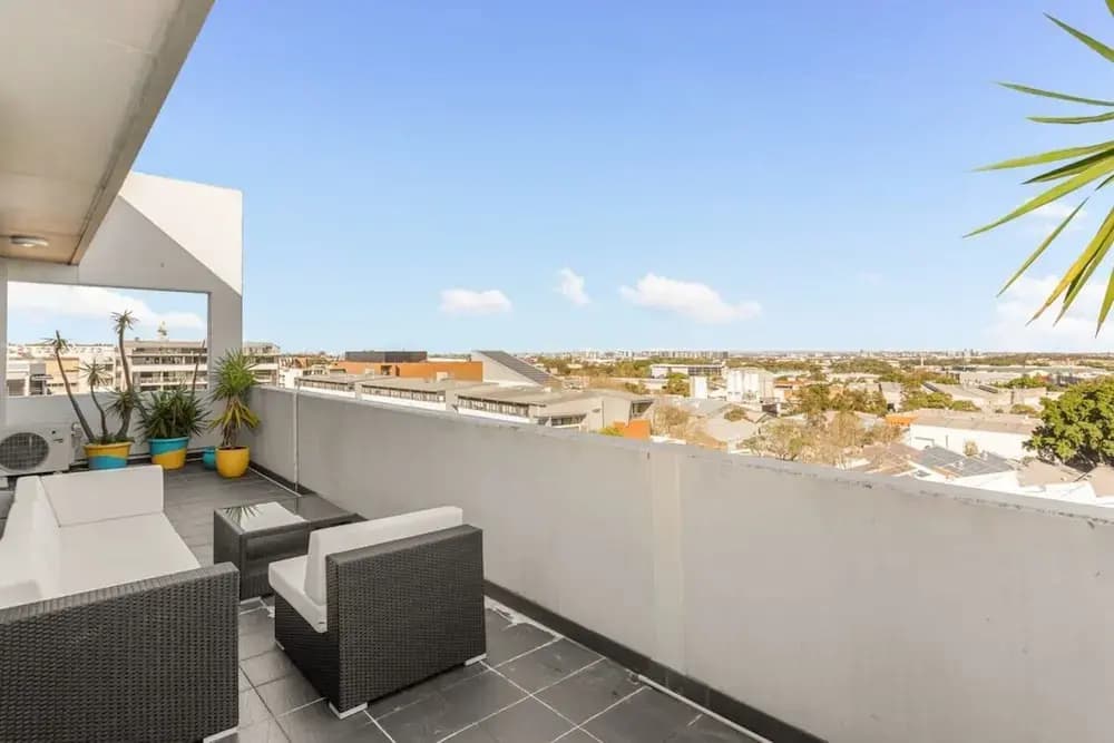 Spacious 2-bed With Two Balconies With City Views - photo 3
