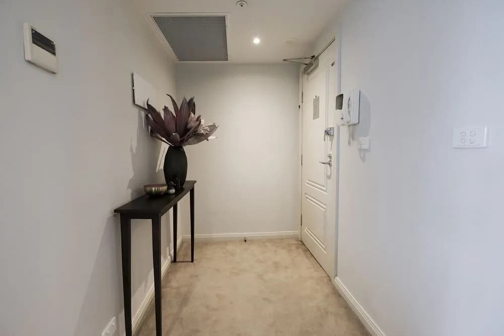 Russell St. Hotel Apartment - photo 13