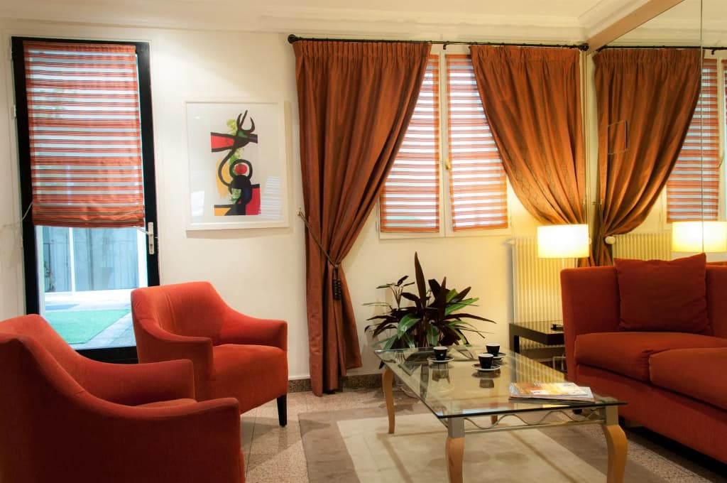 Hôtel Des Deux Avenues - photo 17