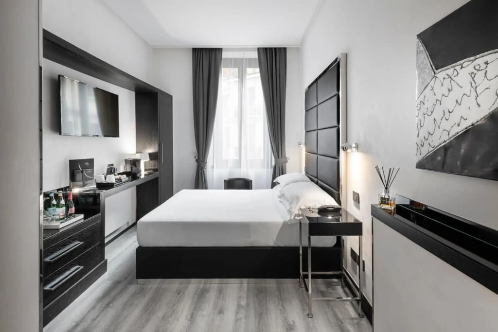 LHP Hotel Napoleon - photo 3