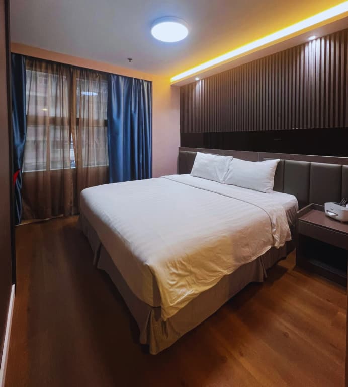 Hennessy Hotel - photo 21
