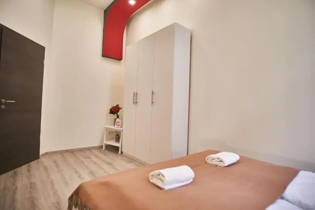 F4 Design Apartment- Budapest - photo 3
