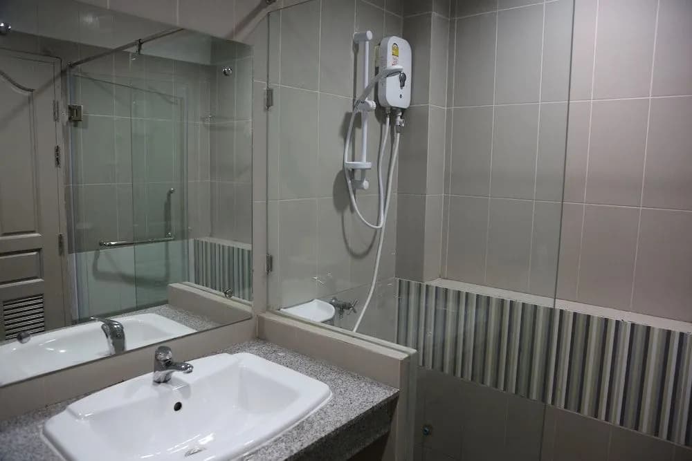 French Connection Hotel - photo 8