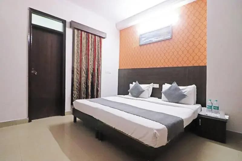 Mauryan Express Hotel Dashrathpuri Metro - photo 16