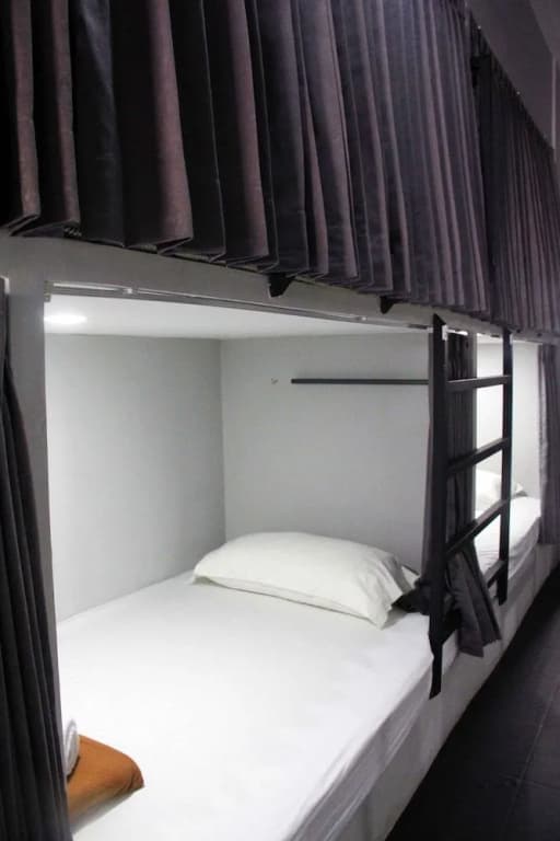 Hotel Sunset Capsule Hostel - photo 3