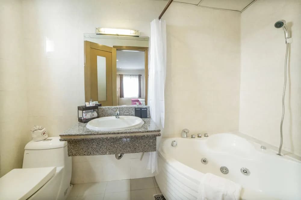 Asian Ruby Hotel & Apartment - photo 10