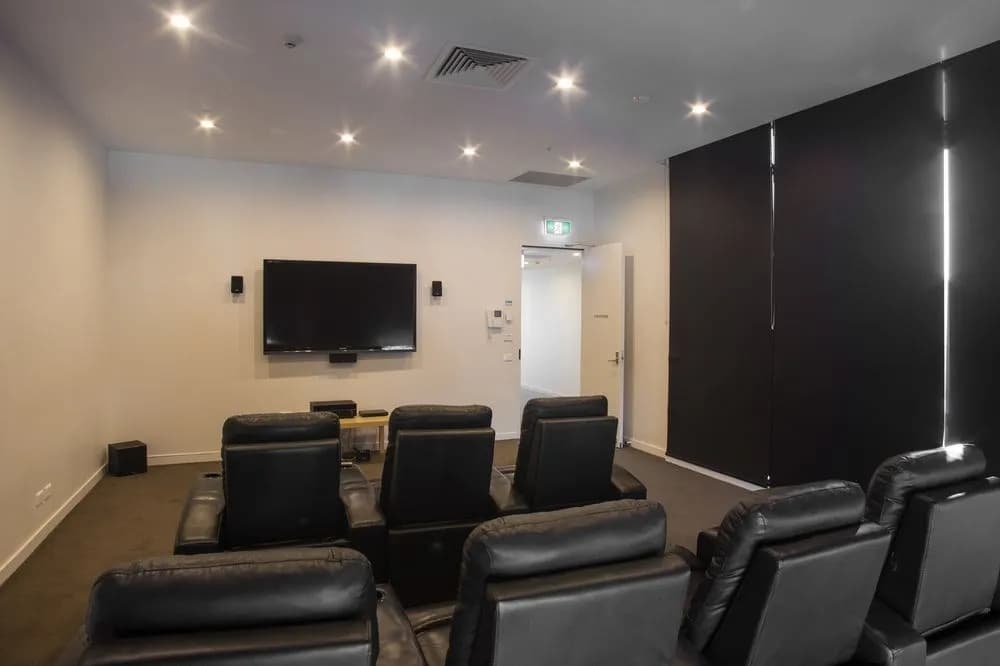 Accommodating Luxuries - CBD Apartment - photo 15