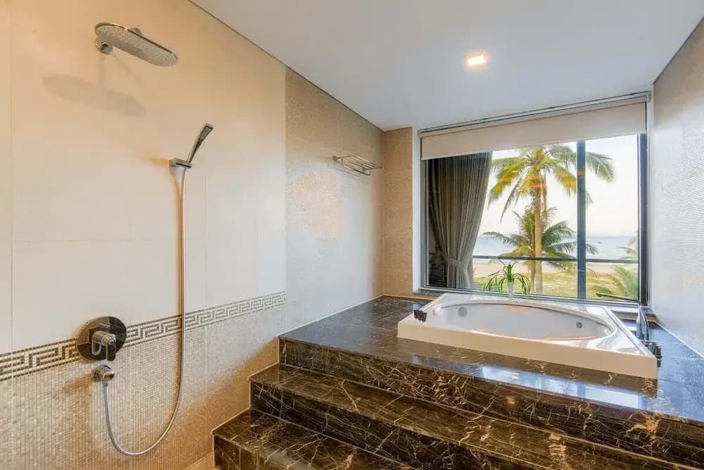 Luxe 6BR Beachfront Villa: Group Getaway Haven - photo 7