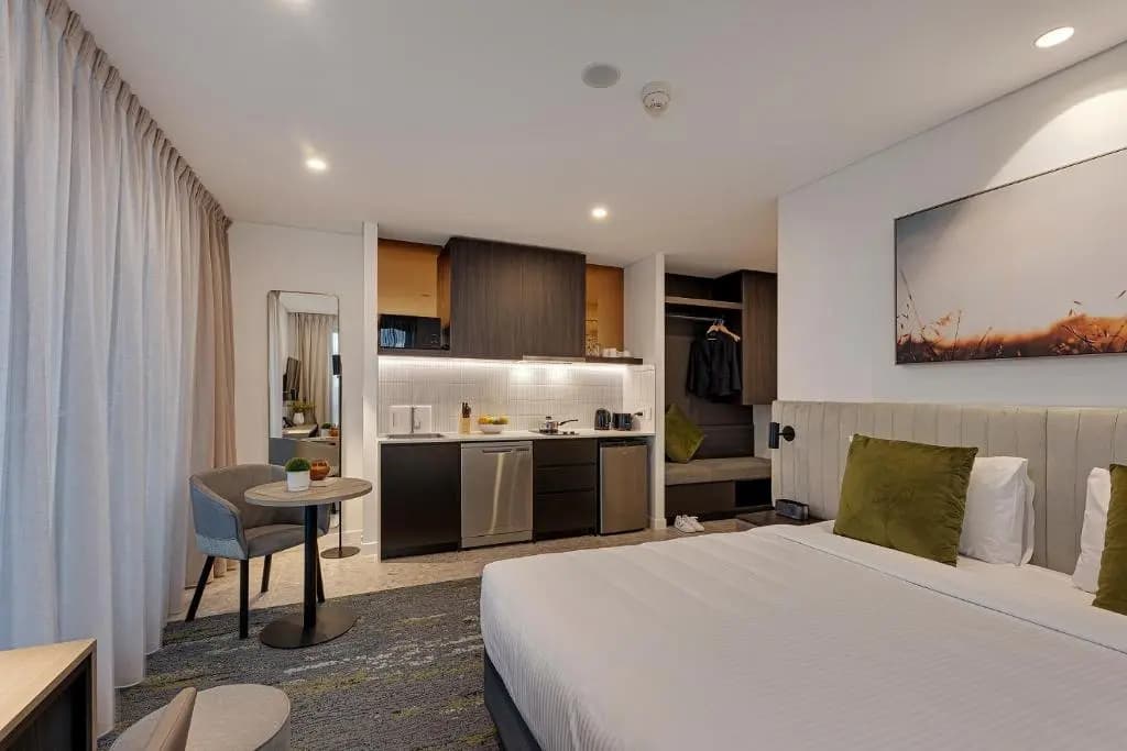 Littomore Suites Kingswood - photo 5