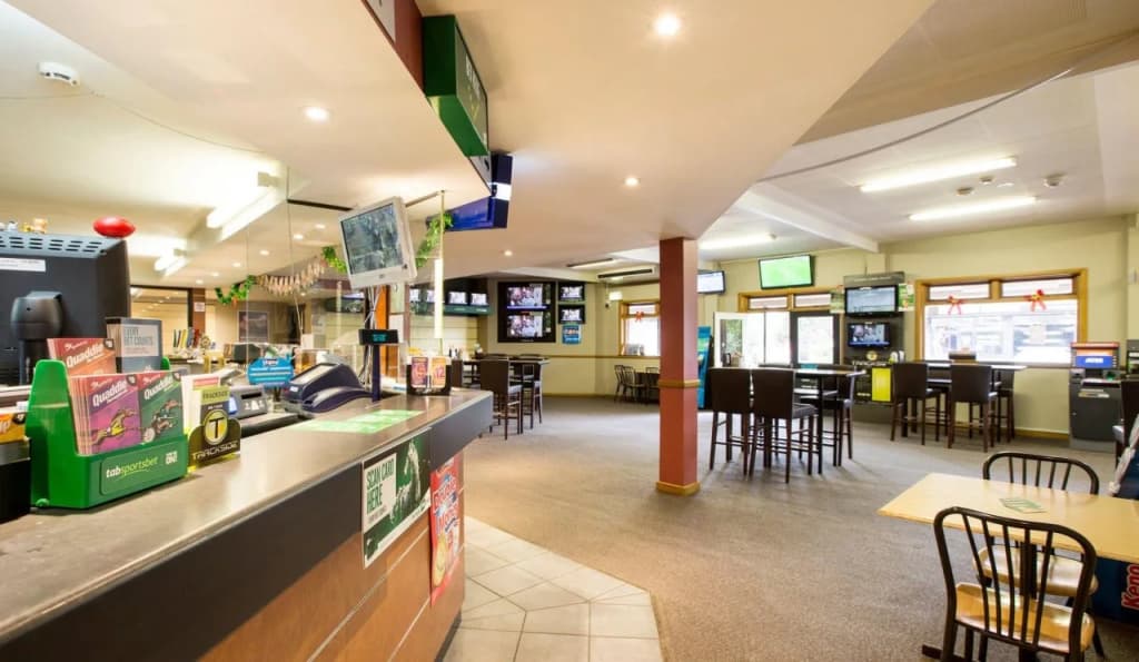 Nightcap at Hume Hotel - photo 14