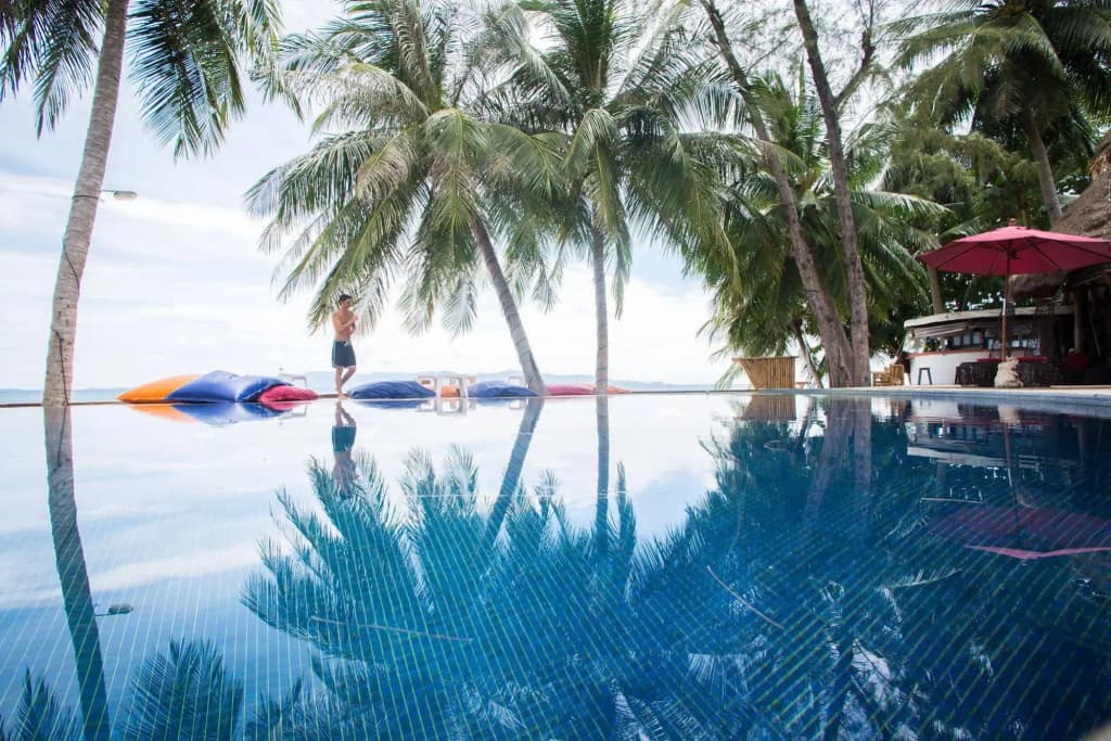 B52 Beach Resort - photo 9