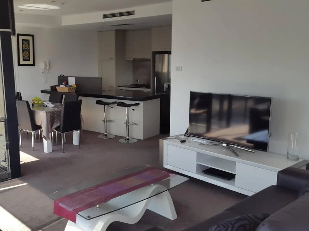 Dockland View Apartment - photo 14