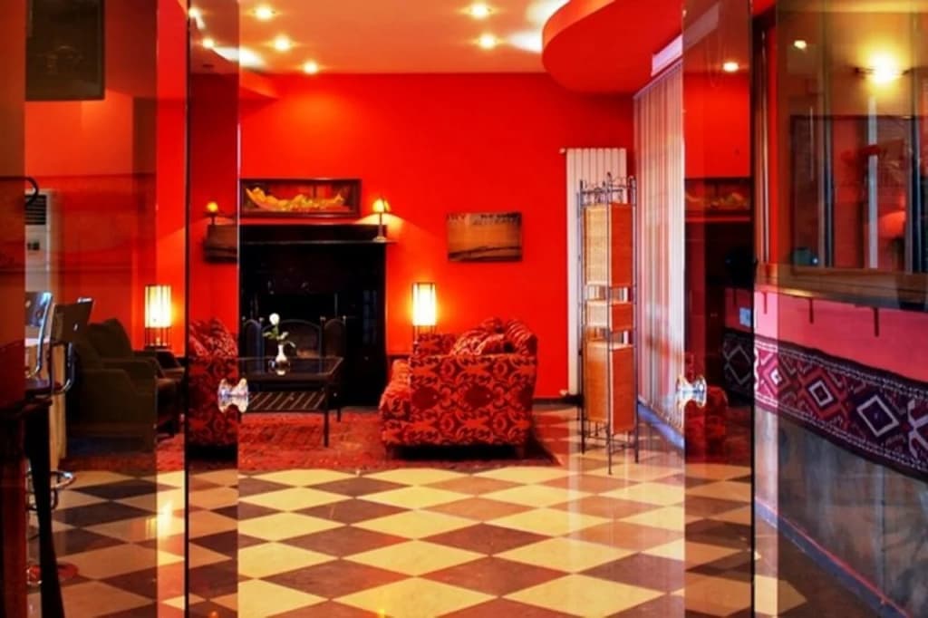 Betsy's Hotel - photo 2