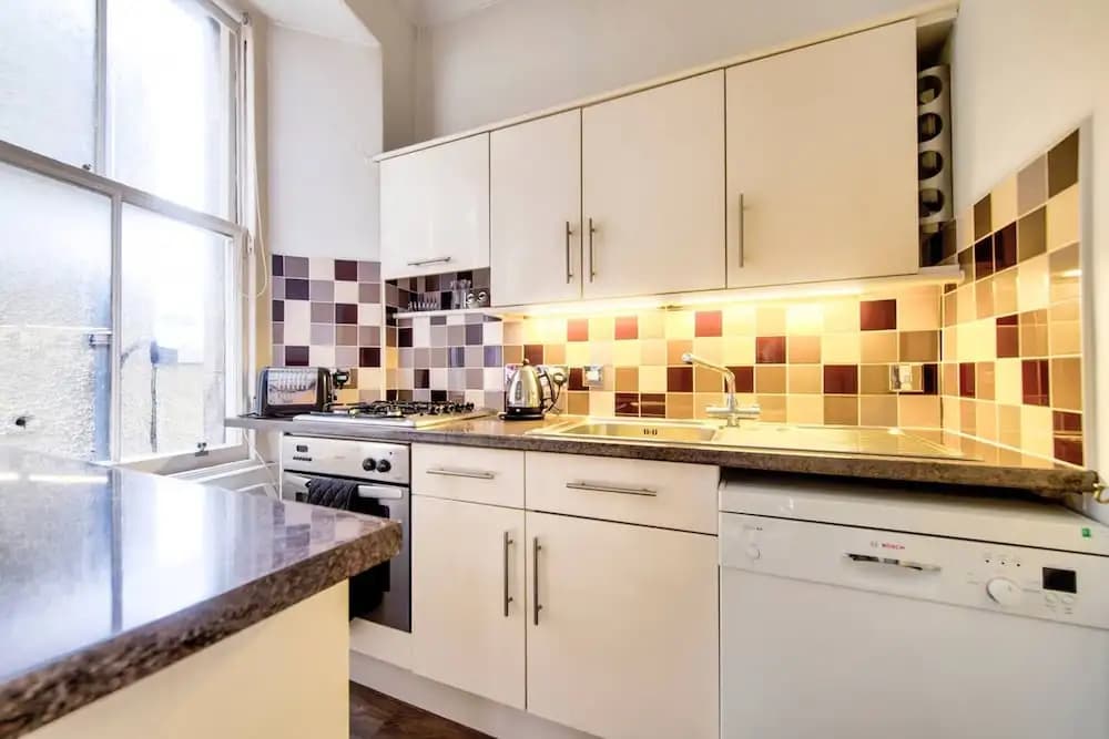 JOIVY 1-Bed Flat In Edinburgh Old Town - photo 10