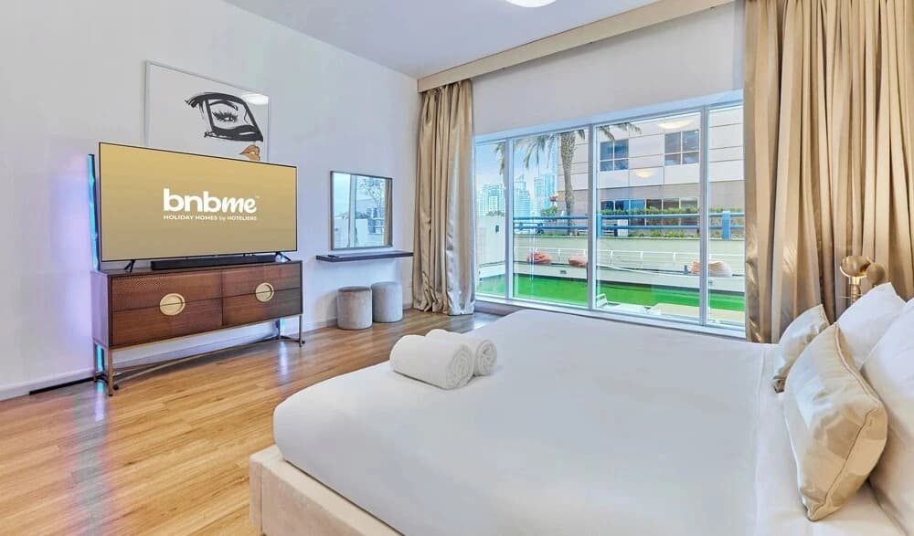 bnbme - Emirates Crown - 2BR & Maid Room - photo 5