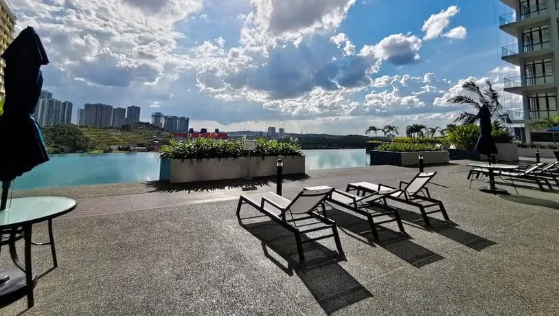 Sky & Blue Suites by TGP - photo 1