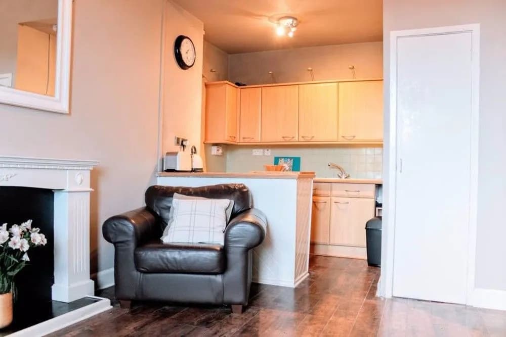 2 Bedroom Central Apartment - photo 9