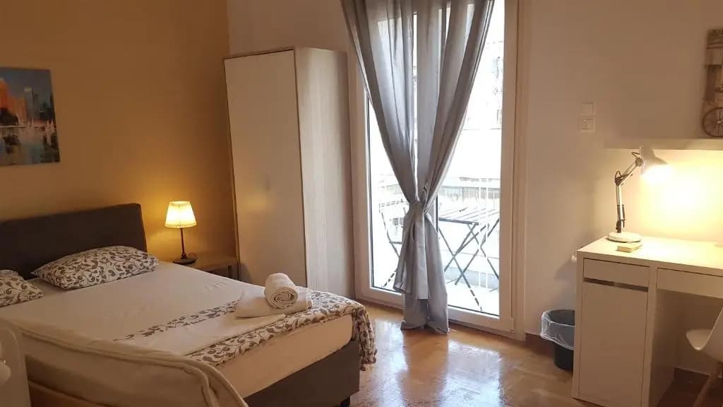 Petrol Apartment- Athens Center, 4 BD, 1 BATH - photo 5