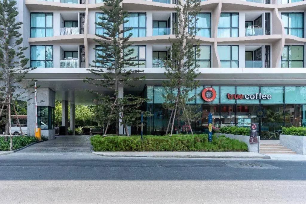 Condo NearBTS Bigpool Gym FastWifi Checkin24h 02 - main photo